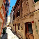 Old Dolphin House By The Апартаменты *