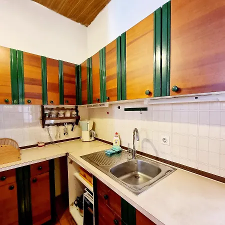 Old Dolphin House By The Apartament *