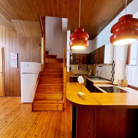 Old Dolphin House By The Apartament *