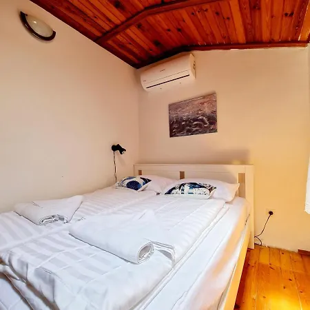 Old Dolphin House By The Apartament Piran