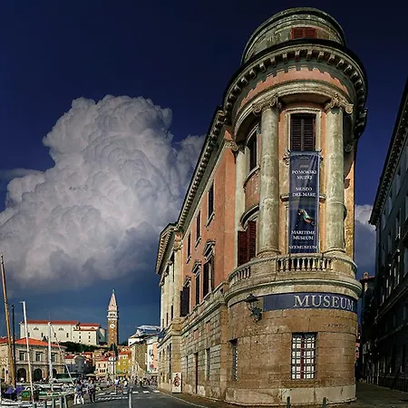 Old Dolphin House By The * Piran