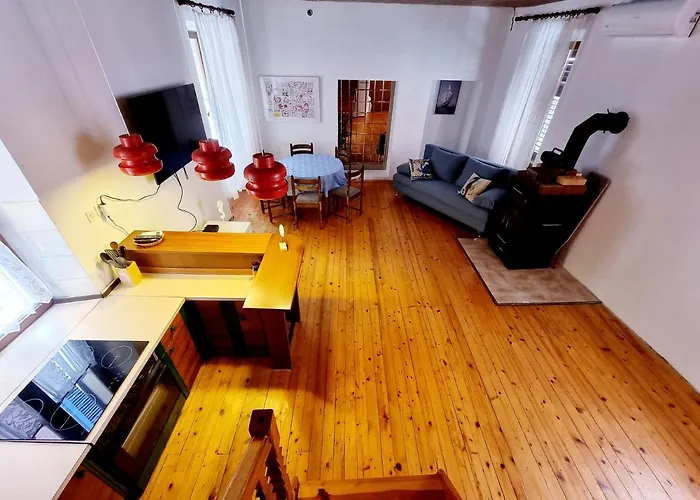 Old Dolphin House By The